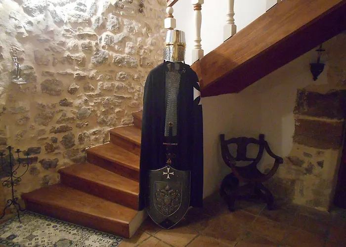 Logis De La Meschaussee, Dans Donjon Du Xie Siecle