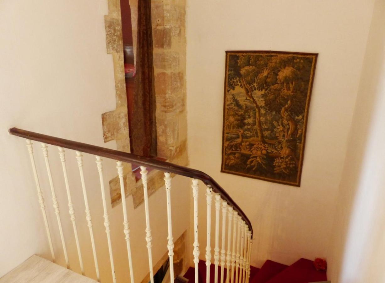 Logis De La Meschaussee, Dans Donjon Du Xie Siecle Séjour chez l'habitant Canet (Aude)