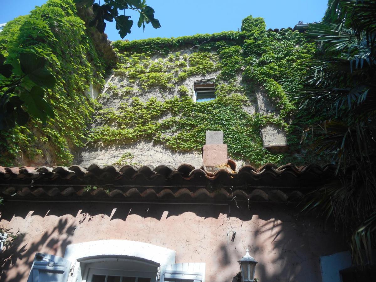 Séjour chez l'habitant Logis De La Meschaussee, Dans Donjon Du Xie Siecle *