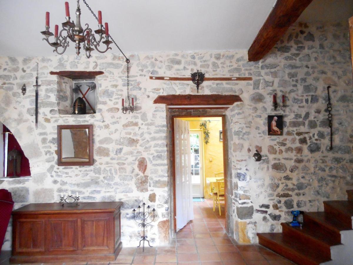 Séjour chez l'habitant Logis De La Meschaussee, Dans Donjon Du Xie Siecle *