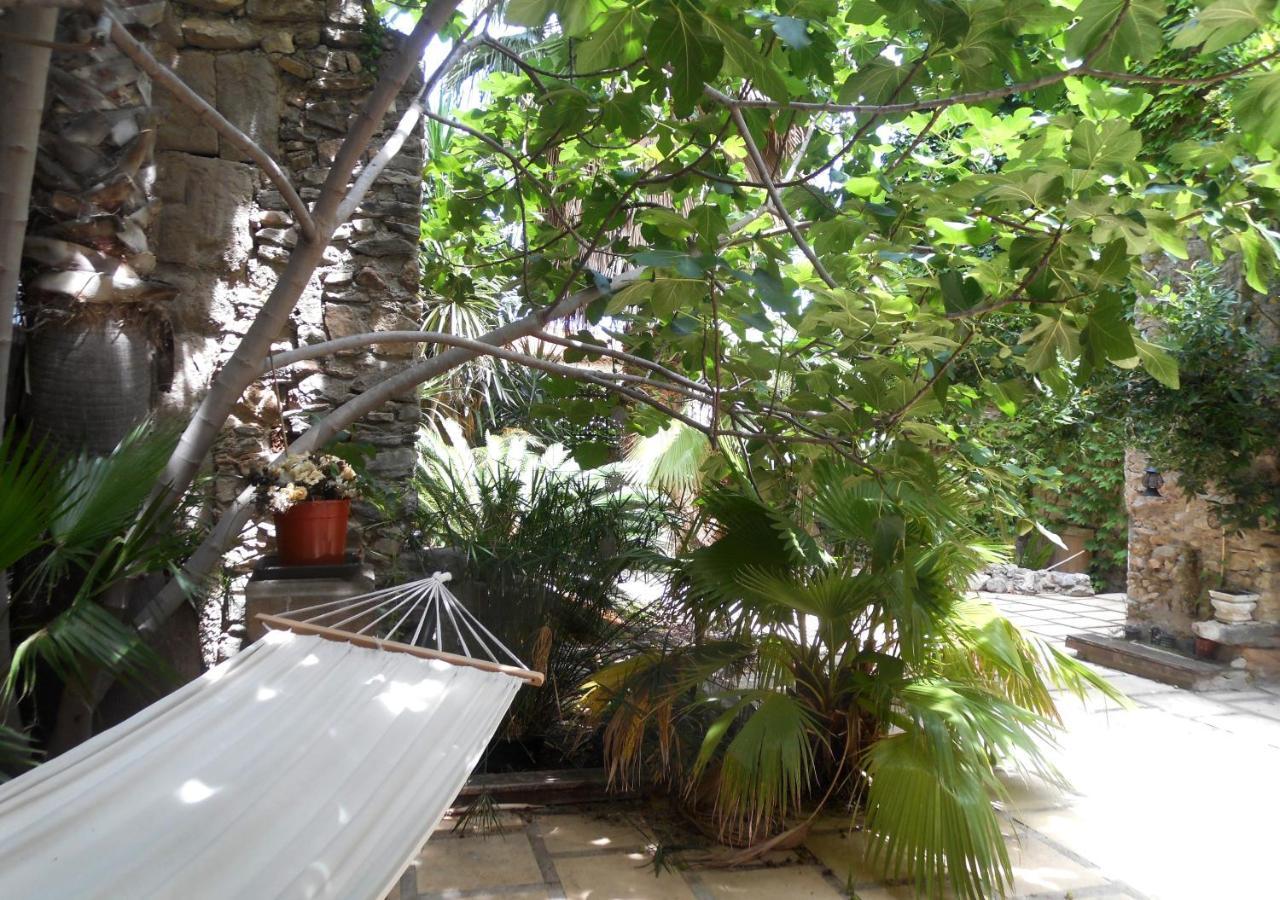 Homestay Logis De La Meschaussee, Dans Donjon Du Xie Siecle