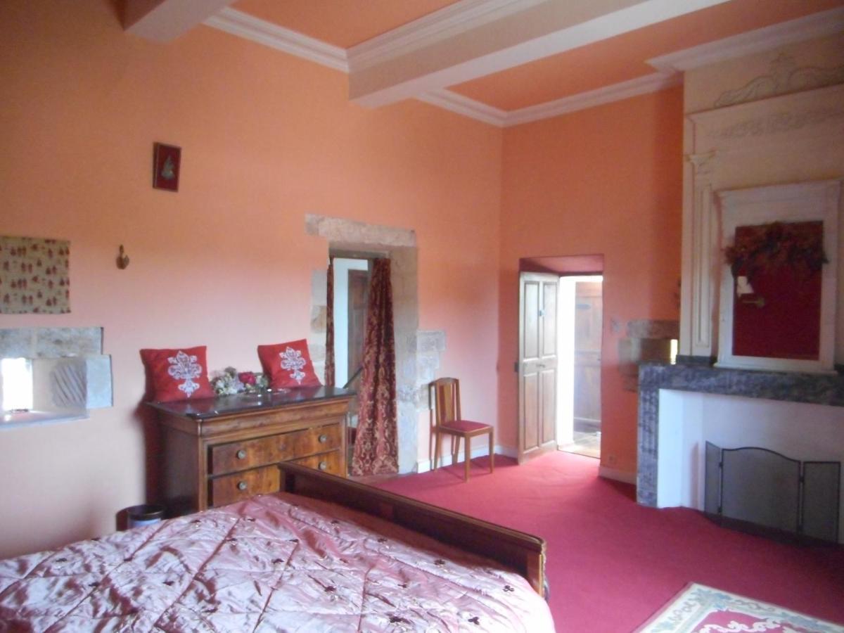 Homestay Logis De La Meschaussee, Dans Donjon Du Xie Siecle