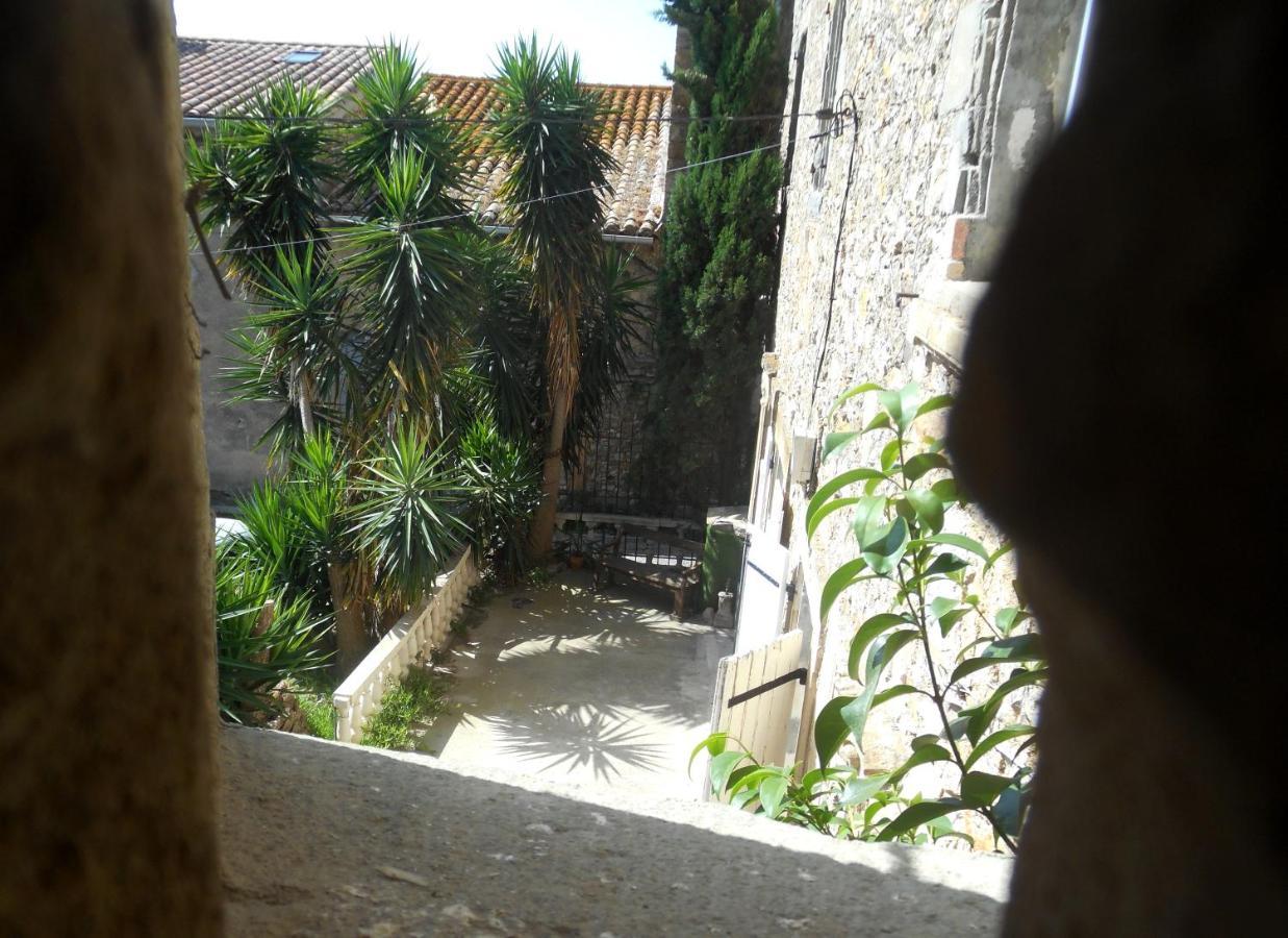 Logis De La Meschaussee, Dans Donjon Du Xie Siecle Séjour chez l'habitant