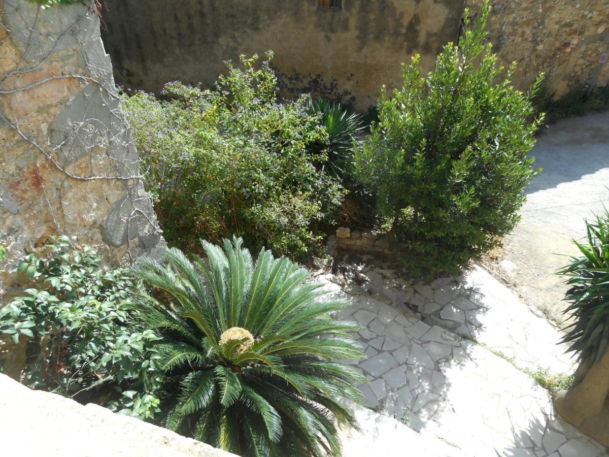 Logis De La Meschaussee, Dans Donjon Du Xie Siecle Séjour chez l'habitant *