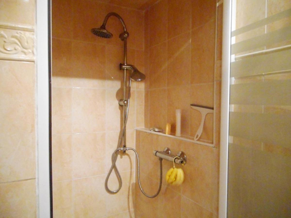 Logis De La Meschaussee, Dans Donjon Du Xie Siecle Homestay Canet (Aude)