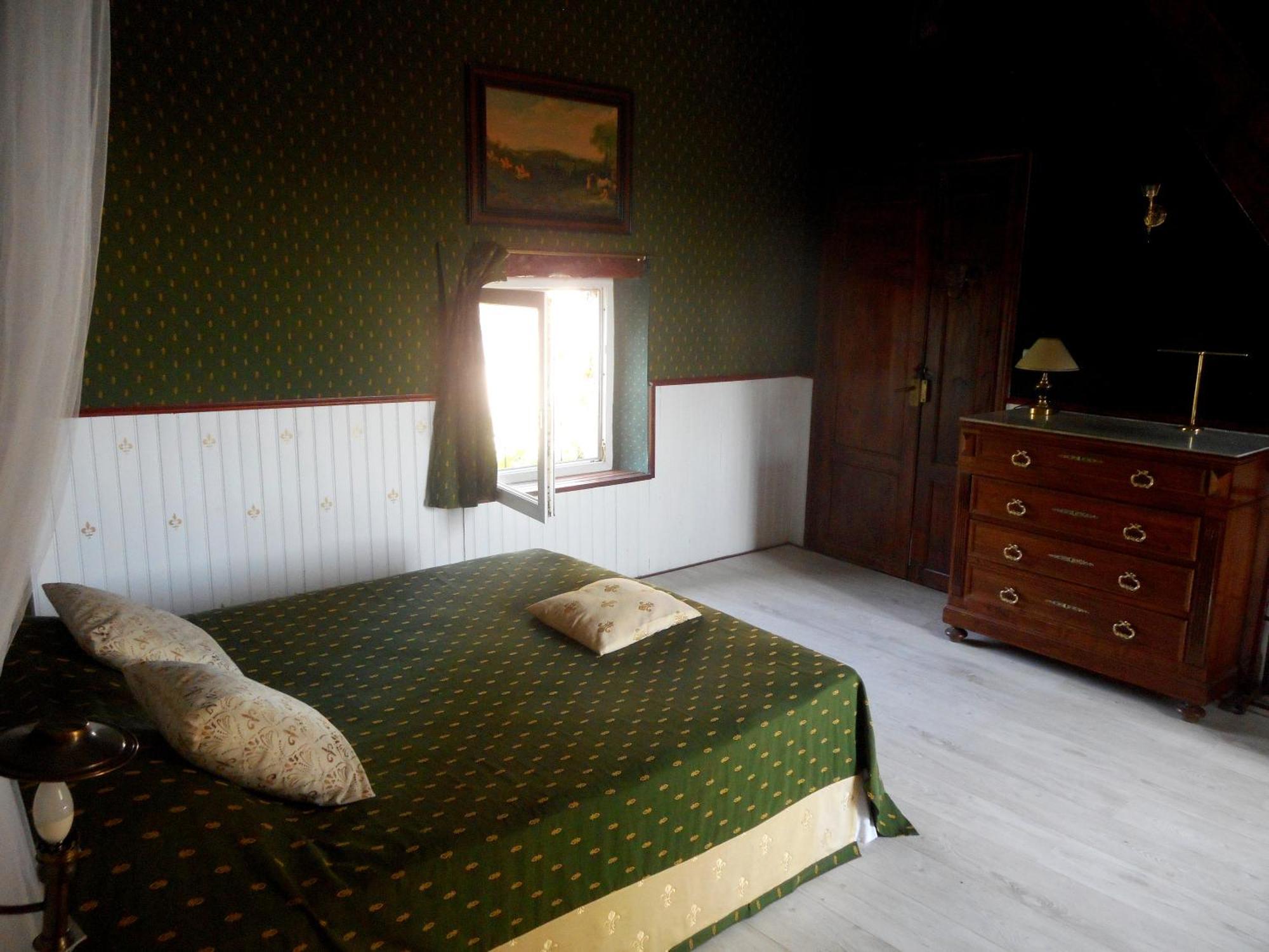 Homestay Logis De La Meschaussee, Dans Donjon Du Xie Siecle