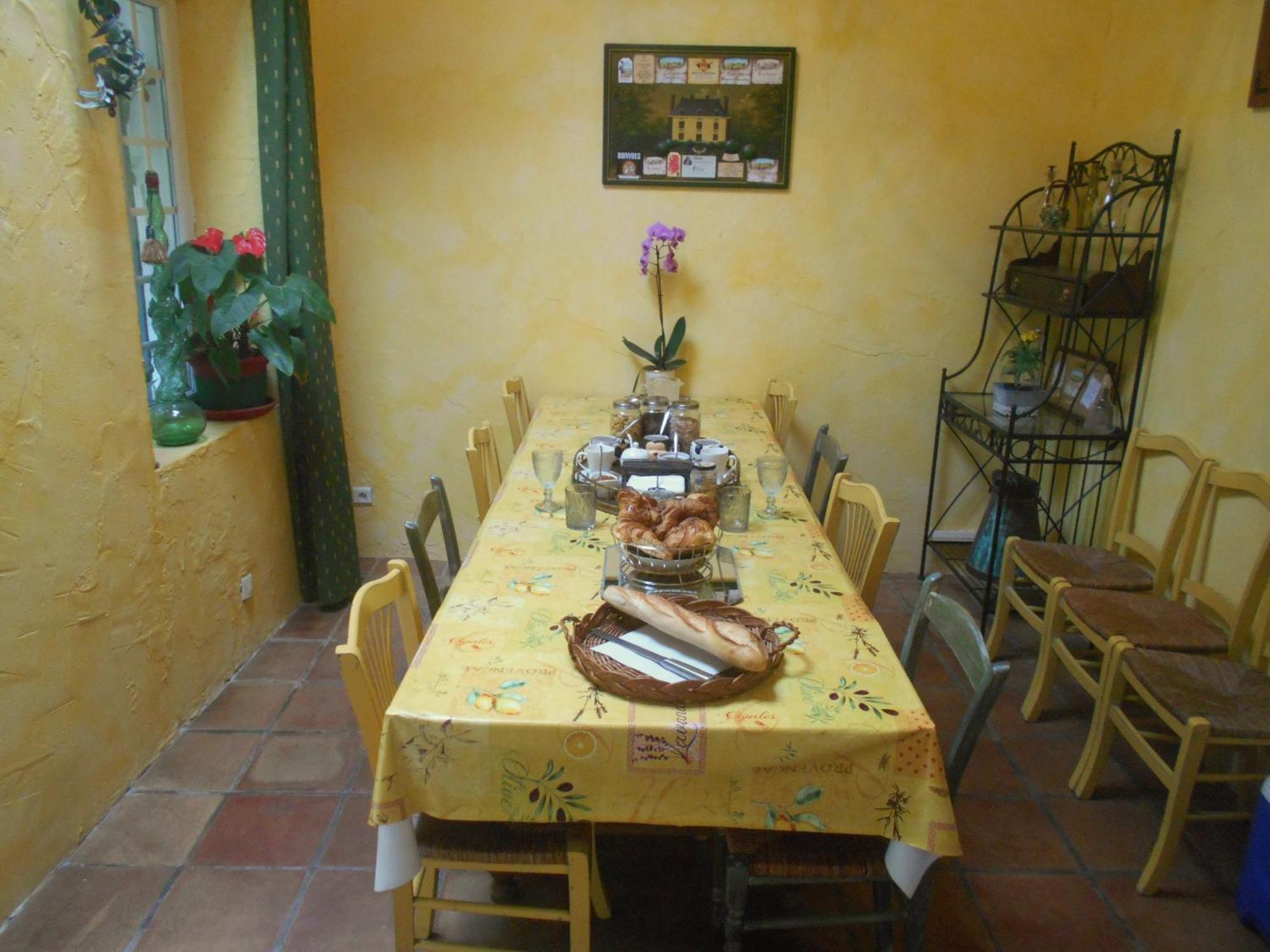 Logis De La Meschaussee, Dans Donjon Du Xie Siecle * Canet (Aude)
